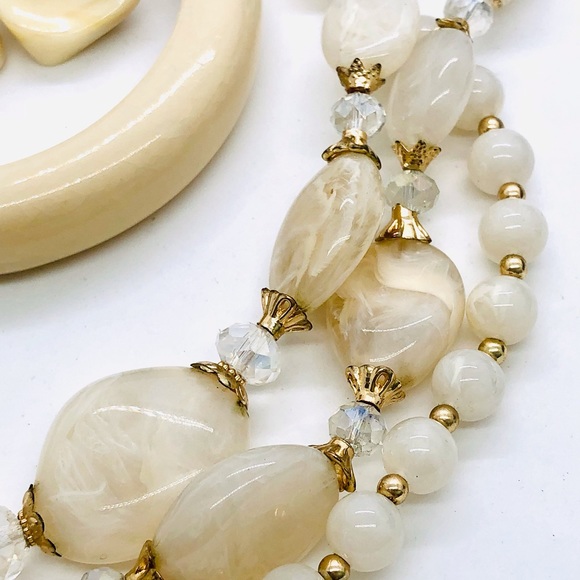 Vintage Creamy Ivory Plastic Lucite Jewelry Lot - Picture 8 of 16